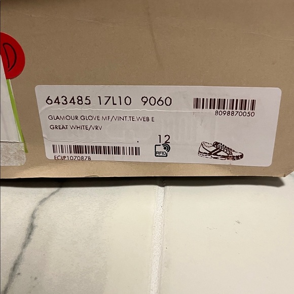 Gucci White Sneakers with Red and Green Accents - Picture 8 of 13